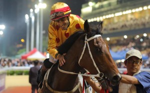 Alberto Sanna gives Gold Mount a pat after winning the Class One Hong Kong Vase on Wednesday night. Photo: Kenneth Chan