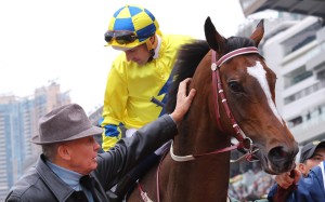 John Moore pats Werther as he returns following a win in the 2017 Hong Kong Gold Cup. Photos: Kenneth Chan