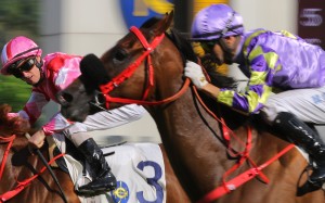 Zac Purton (left) and Joao Moreira duke out another finish. Photo: Kenneth Chan