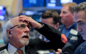 Traders working on the floor at the New York Stock Exchange react to results on November 12, a day that was particularly hard on US tech giants. Photo: Reuters