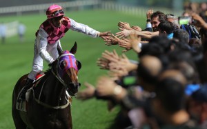 Karis Teetan high fives fans after winning aboard Brave Legend. Photos: Kenneth Chan