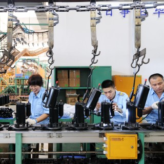 Workers on the production line for electrical appliances in Jiujiang in China\'s central Jiangxi province on April 19, 2018. Photo: AFP PHOTO