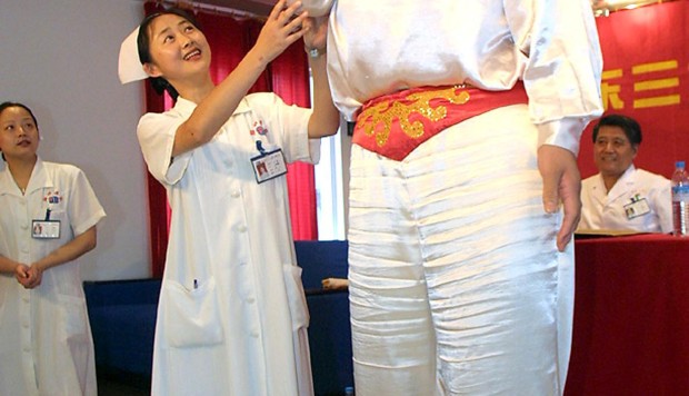 World’s tallest woman dies in China | South China Morning Post