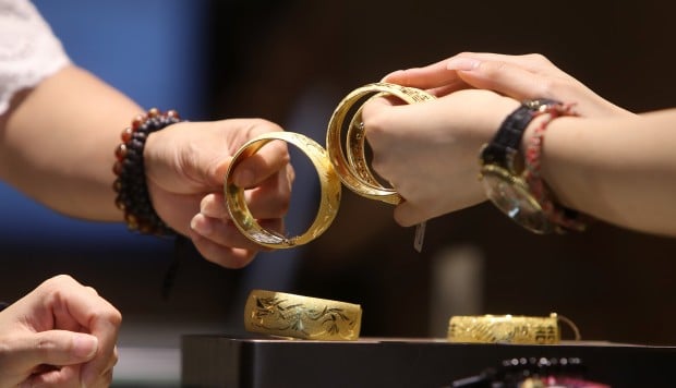 Hong Kong jeweller TSL targets mainland China's middle class in expansion drive, unswayed by ...