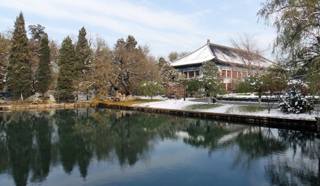 Snowfall on the campus of Peking University.