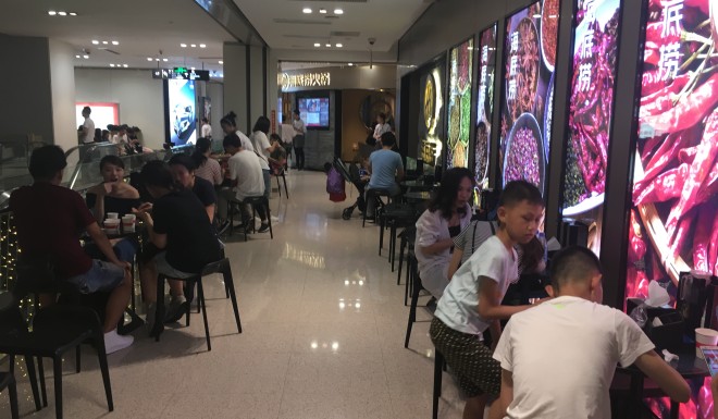 All these people were waiting for a table at Haidilao. It could take hours.