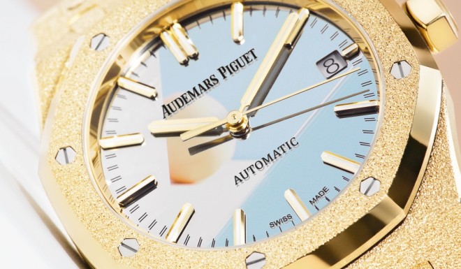 The smooth mirrored dial reflects the environment. 