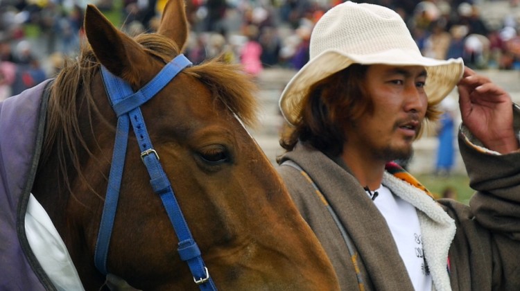 Horse racing, ingrained in Tibetan and Mongolian culture for nearly a thousand years, has been a significant part of the lives of people in those regions. Ejian Cairang has been racing horses since...