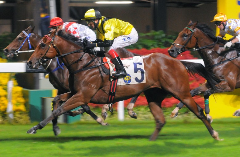 Douglas Whyte gets hot favourite Born In China home for back-to-back victories, the second leg of a Francis Lui double. Photos: Kenneth Chan