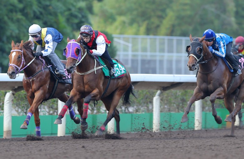 Redkirk Warrior (Zac Purton) and Multivictory (Alvin Ng) race away in a dirt trial at Sha Tin on Tuesday. Photo: Kenneth Chan