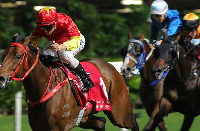 Zac Purton gets the best out of Starlight at Happy Valley on Wednesday night. Photos: Kenneth Chan