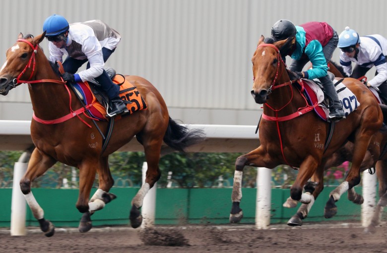 Ivictory (Zac Purton) holds out Beat The Clock (Joao Moreira) in a Sha Tin trial on April 20. Photos: Kenneth Chan
