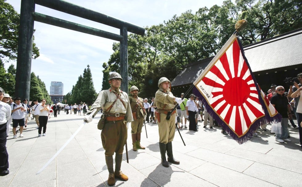 Shinzo Abe’s Yasukuni Shrine offering angers China and South Korea ...