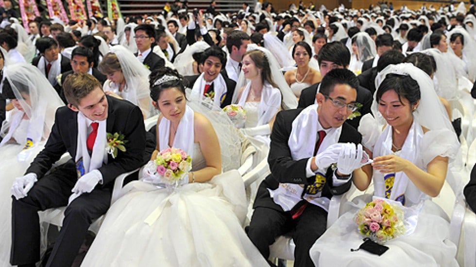 Thousands of 'Moonies' marry in first mass wedding after founder's death