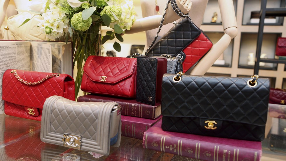 Asian Pers Look To Vintage Clothes And Accessories For Something Divia Harilela