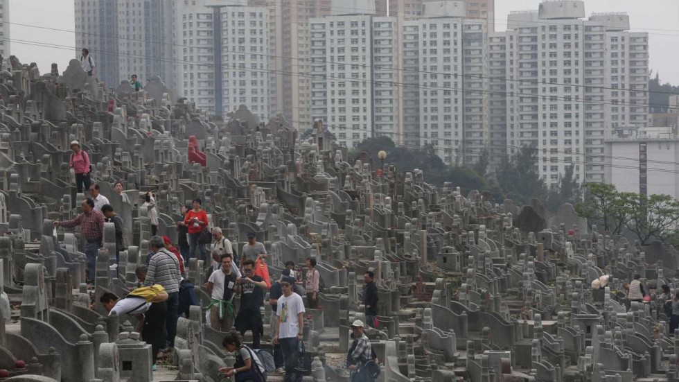 Honouring the dead Ching Ming Festival begins in Hong Kong South