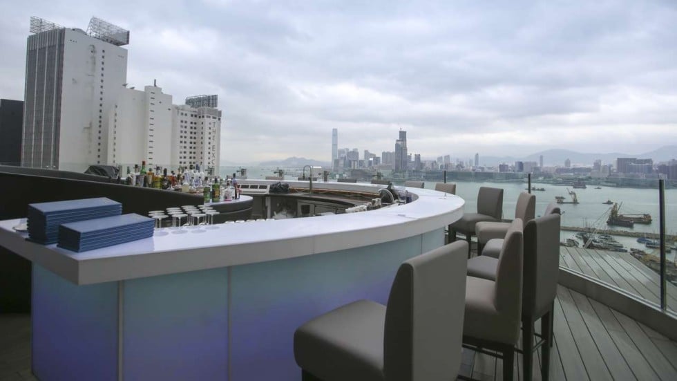 Bar review Skye Rooftop Bar, Causeway Bay smart layout, slow service