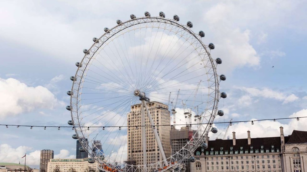 tourists trapped in london eye big wheel during terror attack