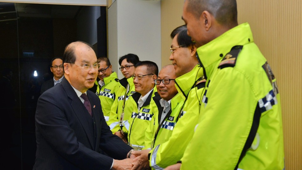 showdown as police surround hong