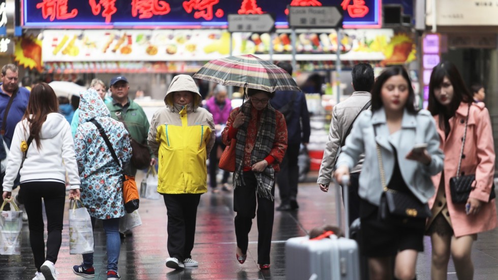 Cold weather warning issued as monsoon brings rain to Hong ...