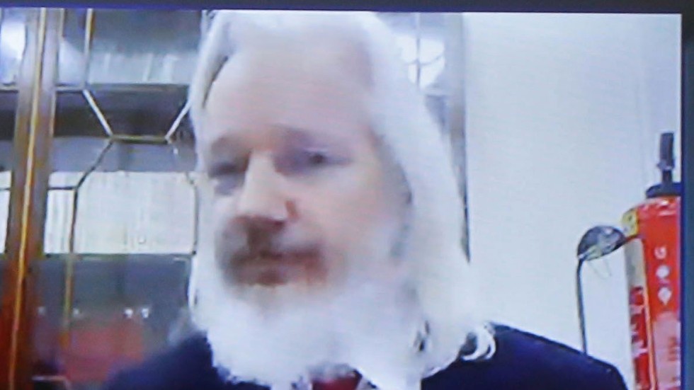 Julian Assange bleaches his hair among 140 ‘false’ things WikiLeaks tells media not to publish
