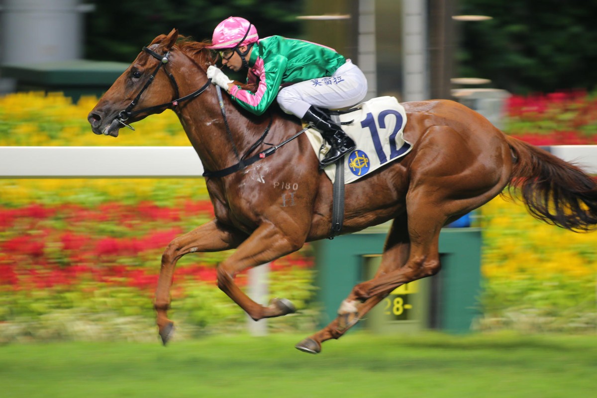 Joao Moreira pilots Bundle Of Joy to victory in the last race to complete his three-timer at Happy Valley last night. Photos: Kenneth Chan