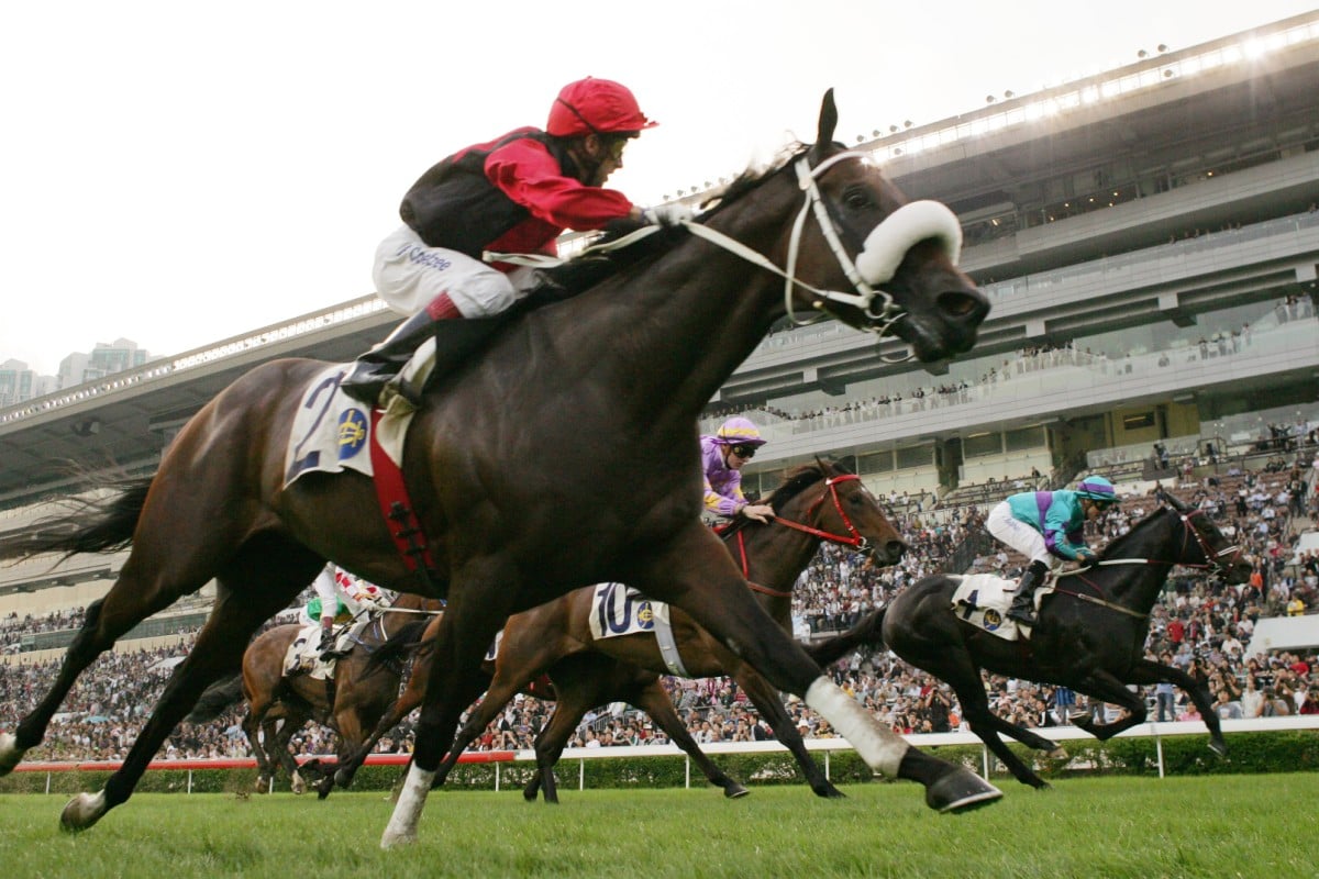 Singapore's Rocket Man (2) and John Moore-trained One World dead-heat to win the Jockey Club Sprint at Sha Tin in November 2010. Photo: Kenneth Chan
