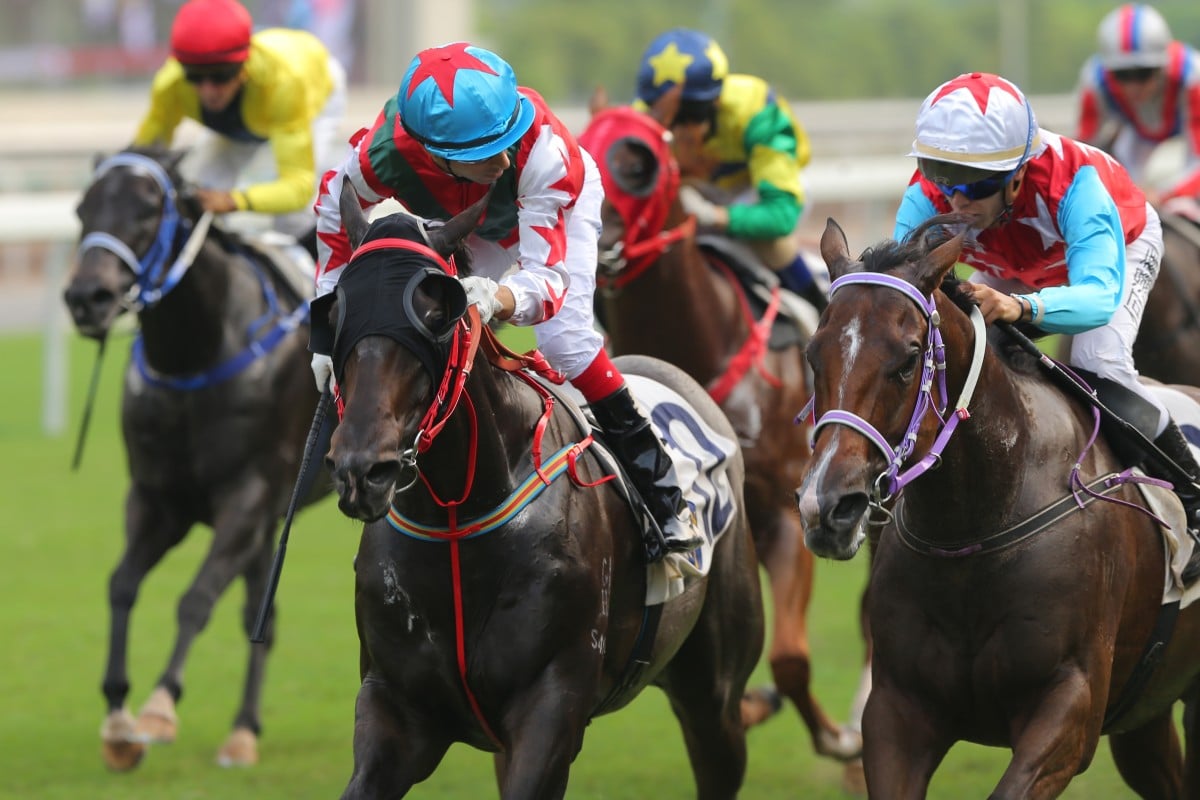 So Fast edged out Lucky Celebrity to score an against-the-odds win in the centre of the track.