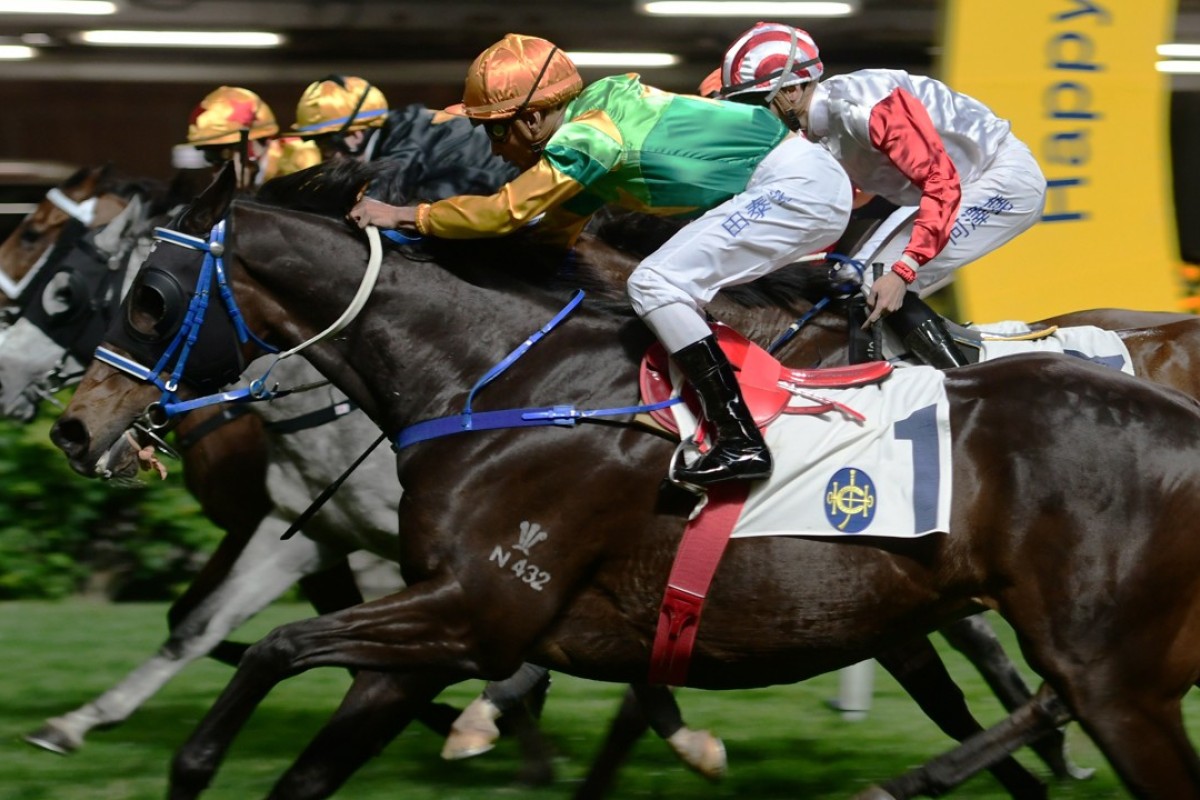 Karis Teetan drives Amazing Always to victory on Wednesday night. Photos: Kenneth Chan