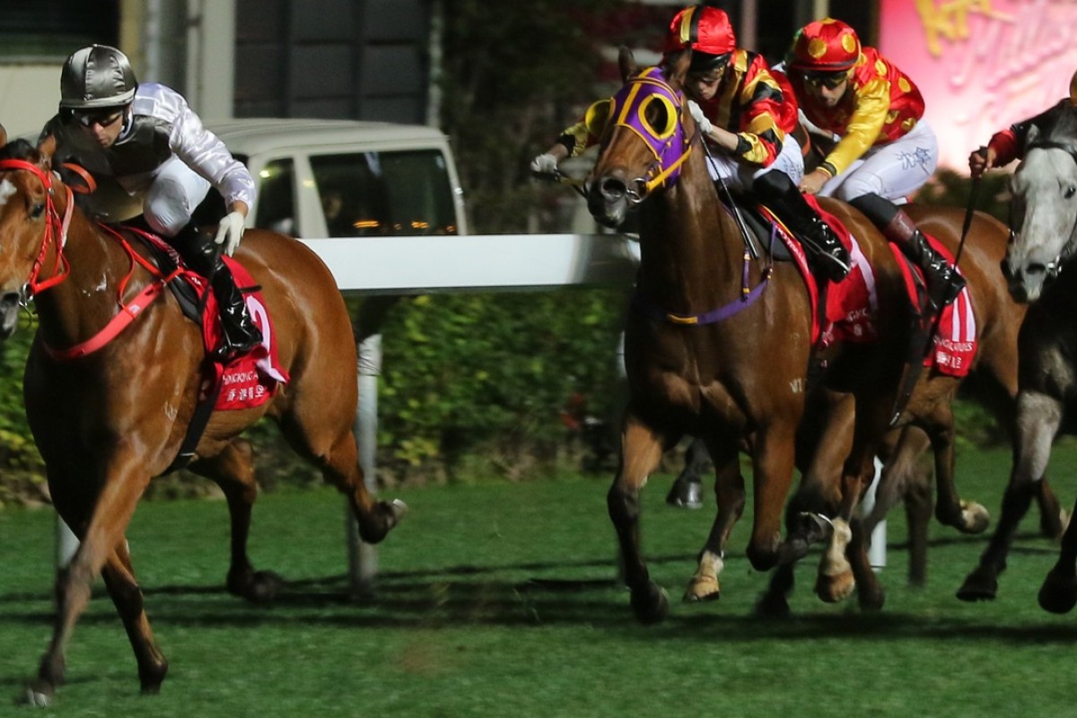 Ivictory scoots away from his rivals at Happy Valley on Wednesday night. Photos: Kenneth Chan
