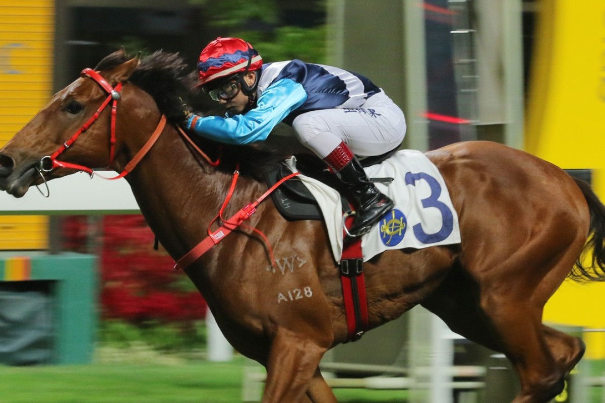 Dylan Mo drives Phantom Falcon to victory at Happy Valley in November. Photo: Kenneth Chan