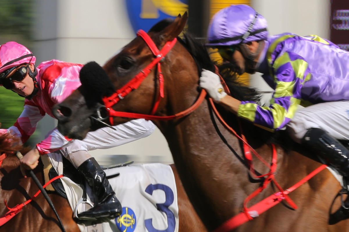 Zac Purton (left) and Joao Moreira duke out another finish. Photo: Kenneth Chan