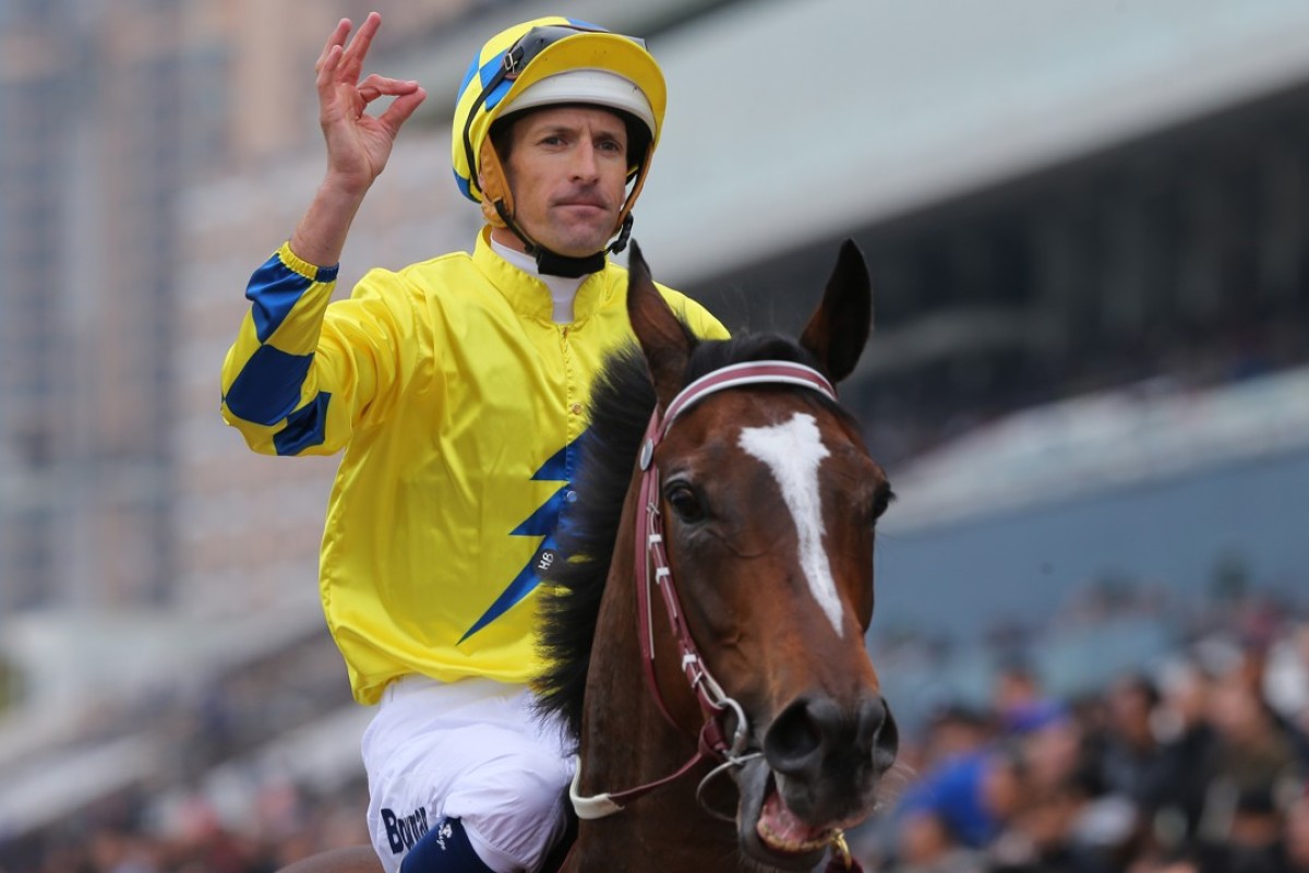 Hugh Bowman salutes to the crowd after winning the Group One Citi Hong Kong Gold Cup on Werther last season. Photos: Kenneth Chan