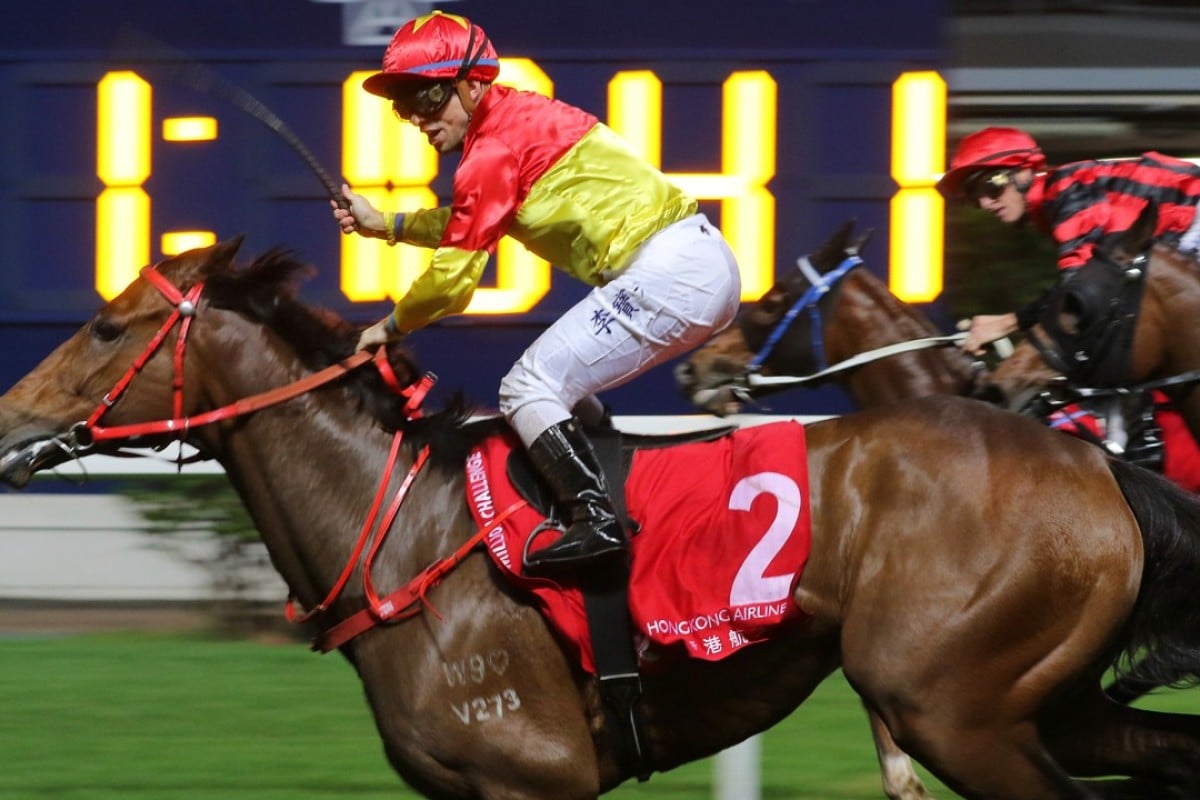 Umberto Rispoli salutes as Starlight takes out the last race at Happy Valley on Wednesday night. Photos: Kenneth Chan