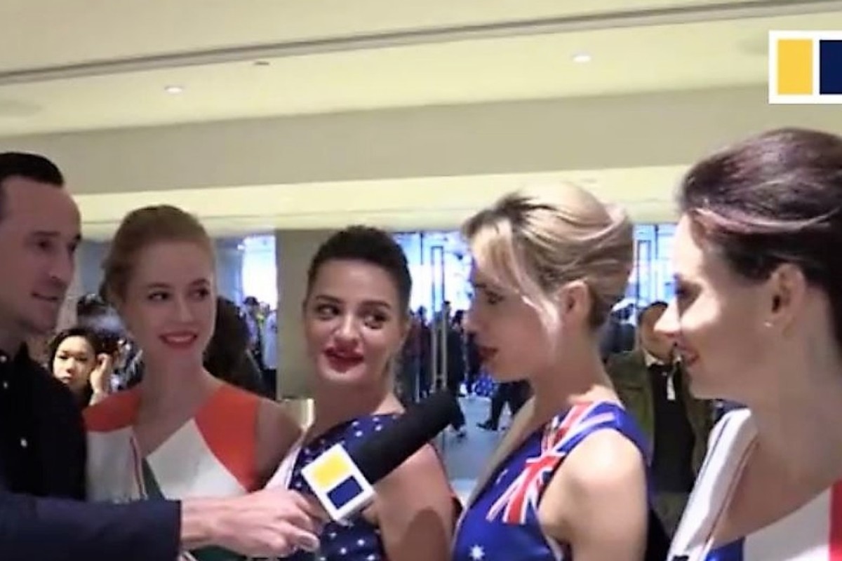 Patrick Blennerhassett chatting with country representatives at Sha Tin. Photo: Jonathan White.