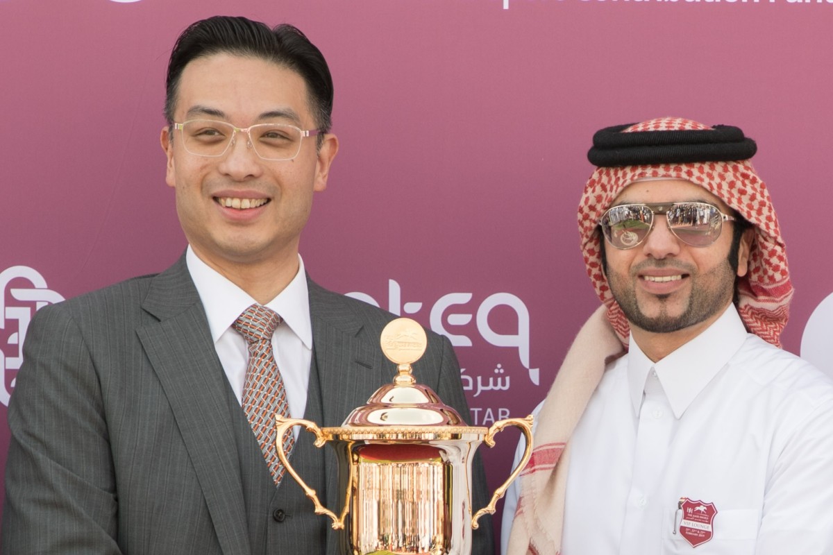 Johnny Hon receives the trophy after Global Spectrum’s victory in Qatar. Photos: juhaim@qrec