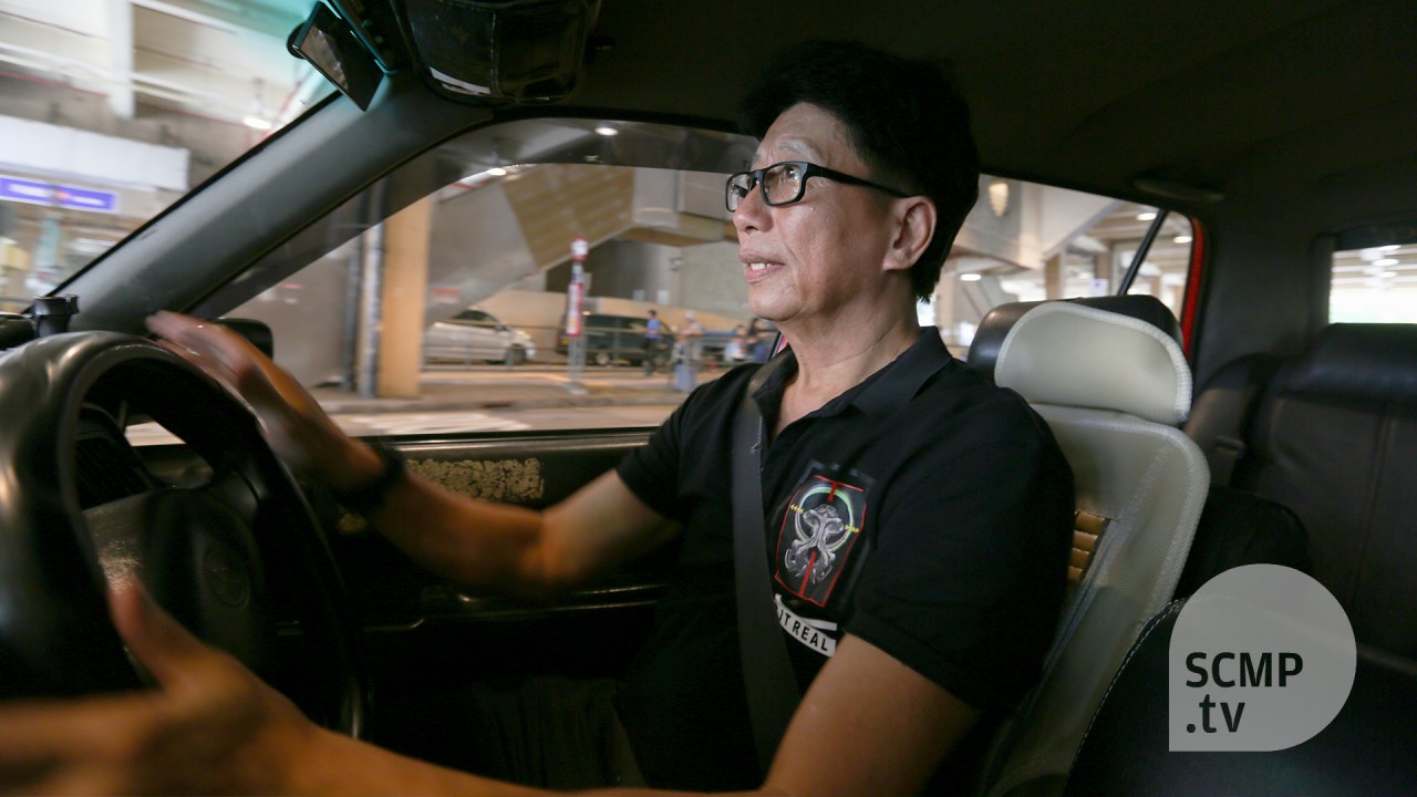 Taxi driver delivers joy to Hongkongers with a guestbook